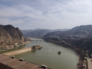 黄河大坝中流砥柱