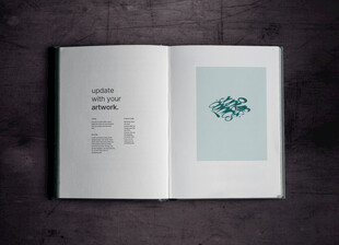 翻开的文艺书籍内页展示样机