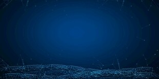 深蓝色夜空下的静谧景象