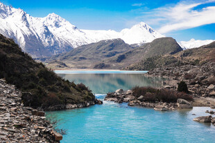 西藏然乌湖冰川湖泊