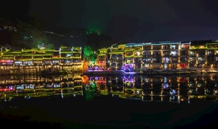 凤凰古城灯光夜景