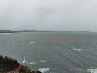 海边景致 海浪与天际相连