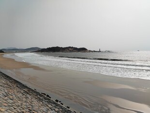 宁静海滩 海浪轻拍沙滩