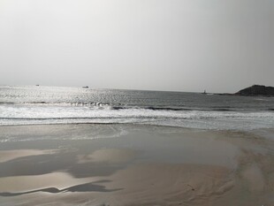 宁静海滩 海浪轻拍沙滩