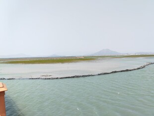 海边宁静水域景观