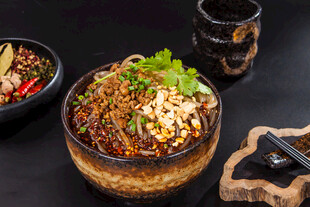 美味特色瓦罐饭 香气四溢