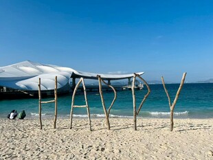 海边创意木杆装饰景观