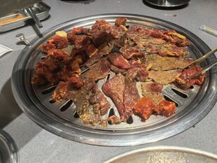 美味烧烤拼盘诱人呈现