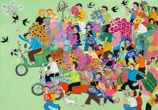 热闹街头的多彩人群景象