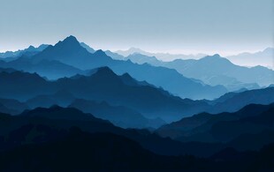 层峦叠嶂的壮丽山景