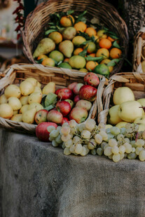 丰收果蔬摆放在一起展示