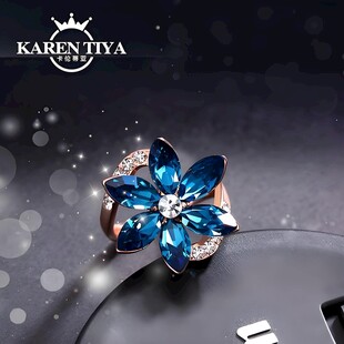 蓝色花朵造型精美戒指