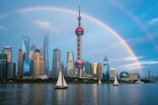 上海外滩彩虹下的城市风光