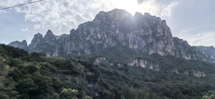 壮丽山峰景观