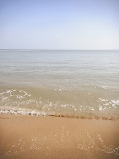 海边沙滩海浪风景画面