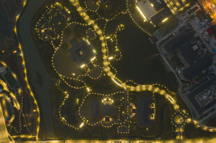 城市夜景璀璨灯光俯瞰图