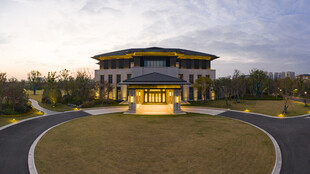 现代风格企业办公大楼