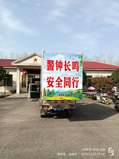 货车尾部安全标语醒目