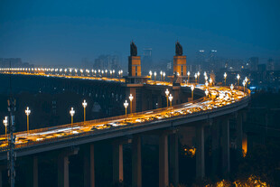 南京长江大桥雄伟桥梁夜景
