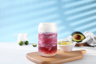 清新水果气泡水饮品展示