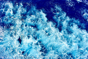 蓝色汹涌海浪画面