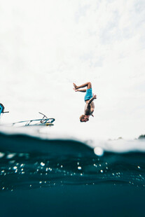 海中冲浪者的精彩空中瞬间
