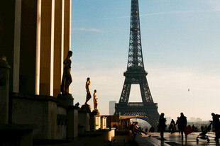 埃菲尔铁塔前的城市景致