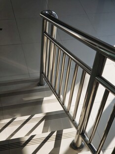 不锈钢楼梯扶手特写