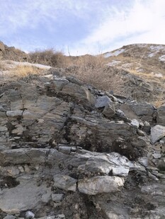 山间嶙峋岩石景观