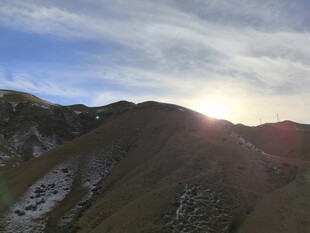 山间日出美景