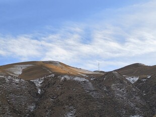 雪山蓝天风景