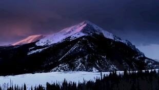 雪山暮色美景