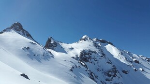 壮丽雪山景观