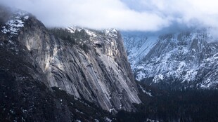 巍峨雪山峭壁壮丽景观