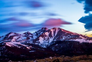 壮丽雪山日落美景