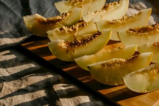 烤甜瓜片散发诱人香气