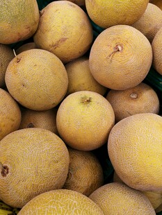 一堆饱满的新鲜龙眼