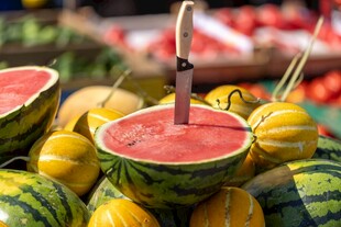 西瓜喷泉夏日清凉水果景观