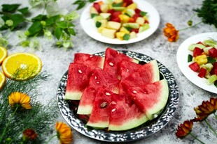 多彩鲜果拼盘夏日美味