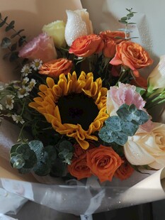 多彩鲜花花束展示