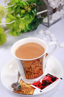 香浓奶茶配美味茶点