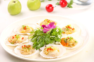 美味蒜蓉粉丝蒸扇贝