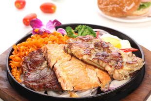 美味烤肉拌饭 食材丰富