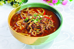 美味酸辣木耳面