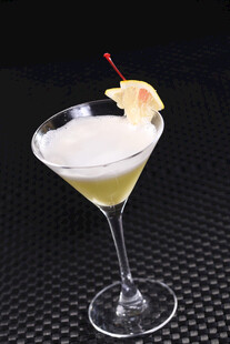 精致马天尼鸡尾酒