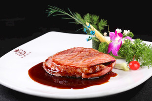 香煎牛排配精美摆盘