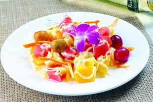 多彩果蔬沙拉摆盘精致