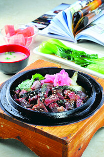 美味石锅菜肴 色彩诱人