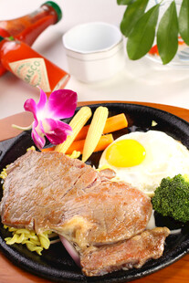 美味牛排套餐 营养丰富
