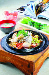 美味铁板海鲜蔬菜料理